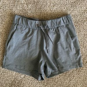 Lululemon On the fly shorts